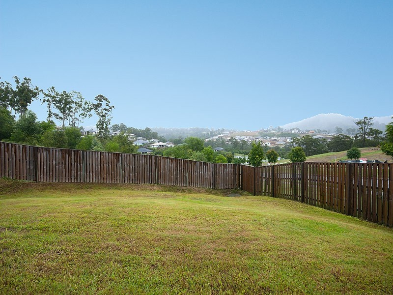 74 Harmsworth Road, Pacific Pines QLD 4211