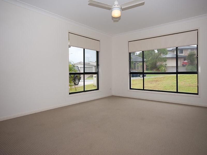 74 Harmsworth Road, Pacific Pines QLD 4211