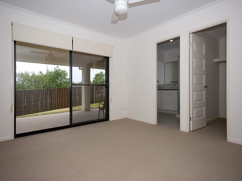 74 Harmsworth Road, Pacific Pines QLD 4211