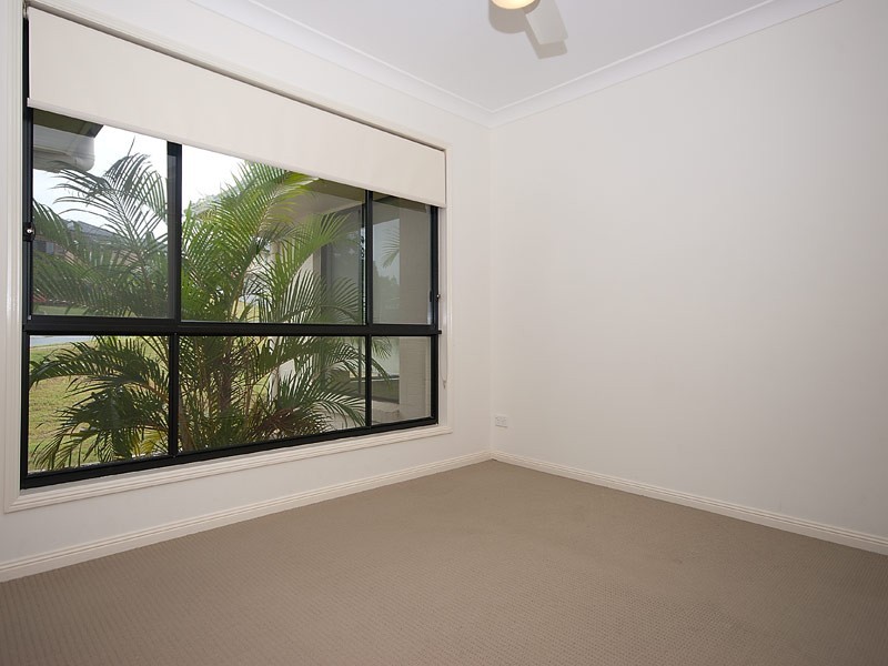 74 Harmsworth Road, Pacific Pines QLD 4211