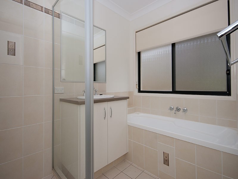 74 Harmsworth Road, Pacific Pines QLD 4211