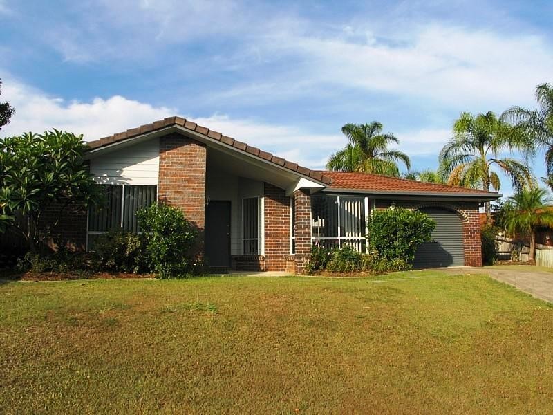 4 Muston Crt, Carrara QLD 4211