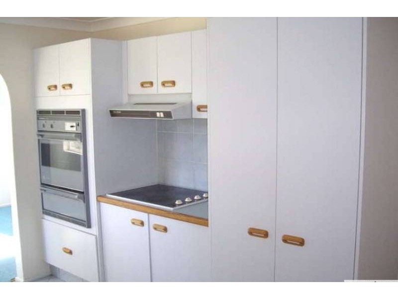 4 Muston Crt, Carrara QLD 4211