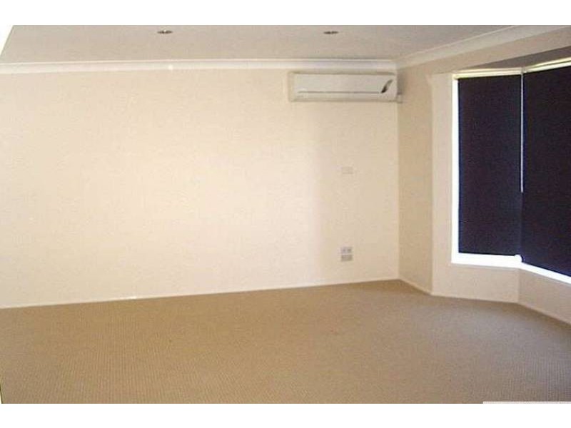 4 Muston Crt, Carrara QLD 4211