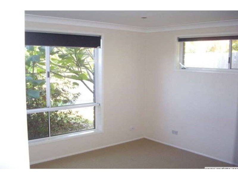 4 Muston Crt, Carrara QLD 4211