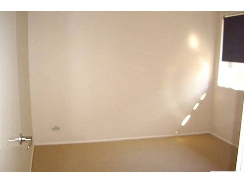 4 Muston Crt, Carrara QLD 4211