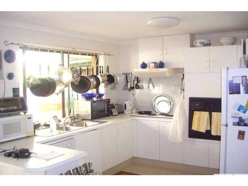 1/2 Gumbeel Crt, Highland Park QLD 4211