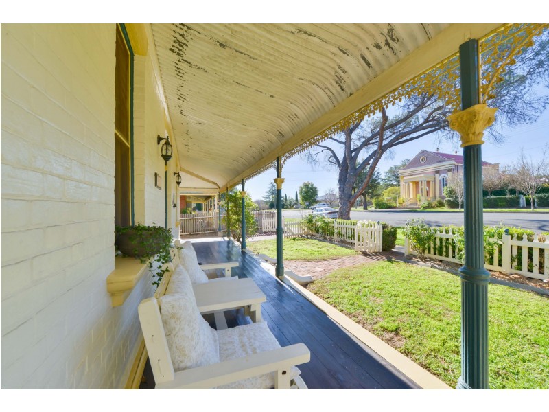 77 Carthage Street, Tamworth NSW 2340