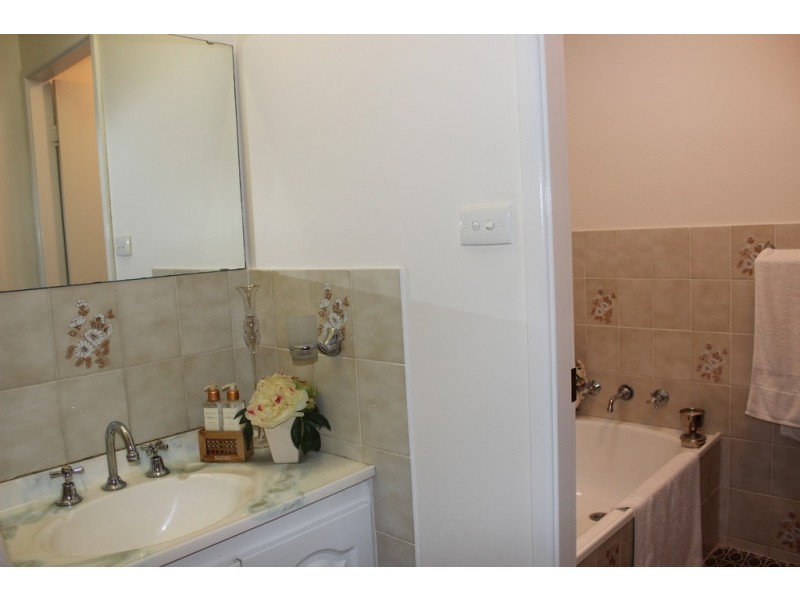 18 Yangoora Street, Tamworth NSW 2340