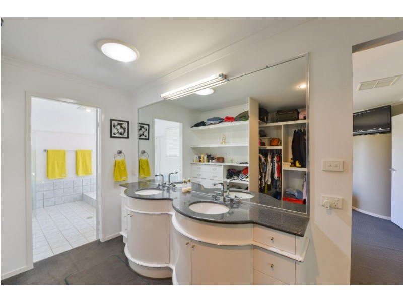 15 Glen Alpha Close, Tamworth NSW 2340