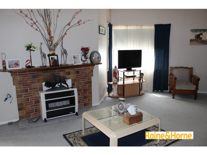 61 Robert Street, Tamworth NSW 2340