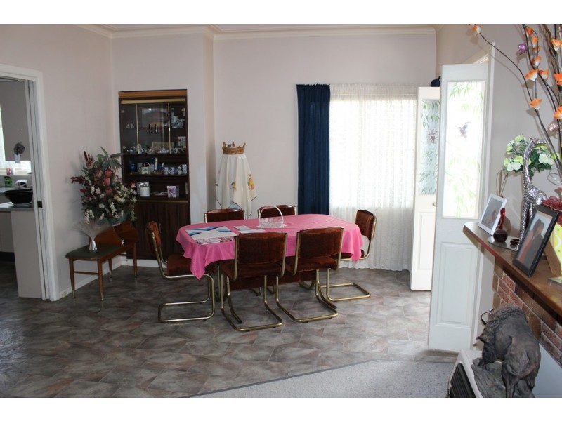 61 Robert Street, Tamworth NSW 2340