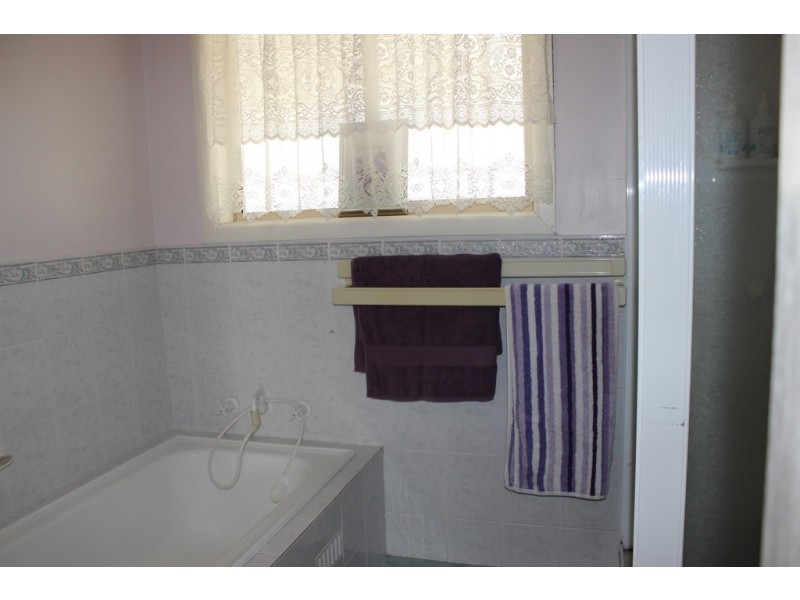 61 Robert Street, Tamworth NSW 2340