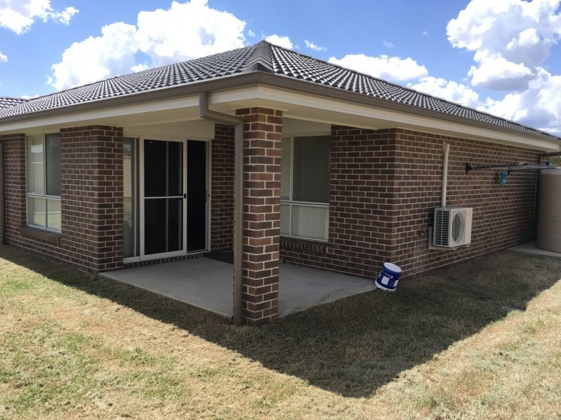 24 Flemming Cres, Tamworth NSW 2340