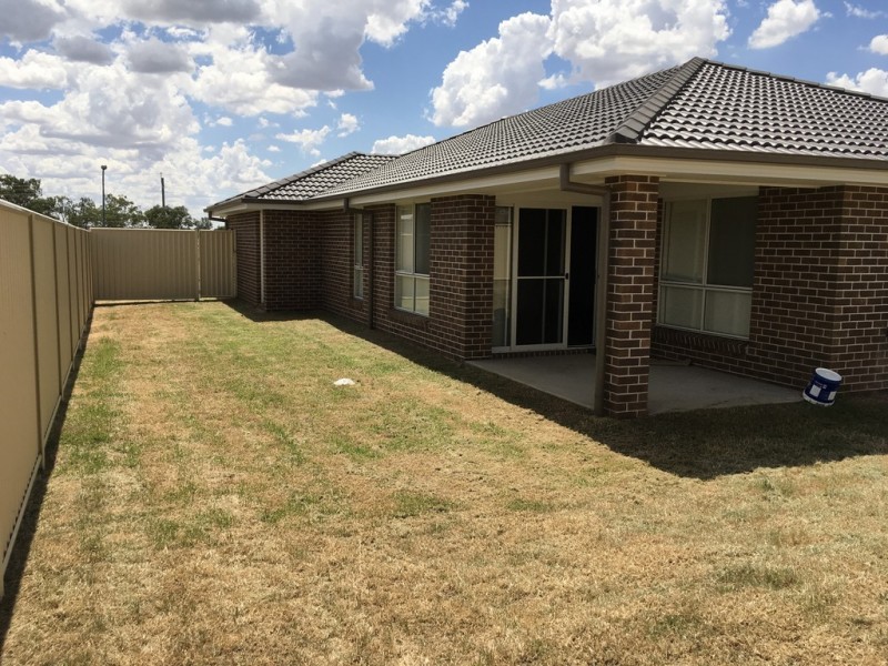 24 Flemming Cres, Tamworth NSW 2340