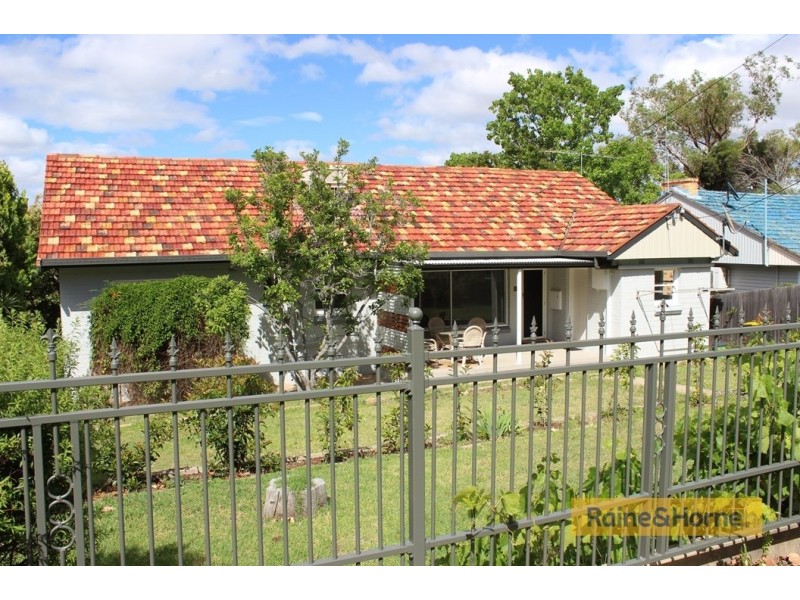 21 Golf Street, Tamworth NSW 2340