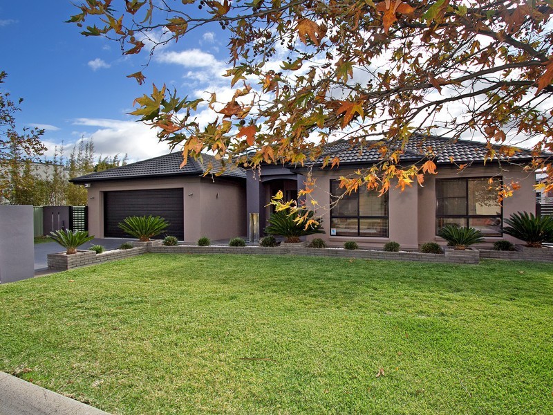 27 The Grange, Tamworth NSW 2340