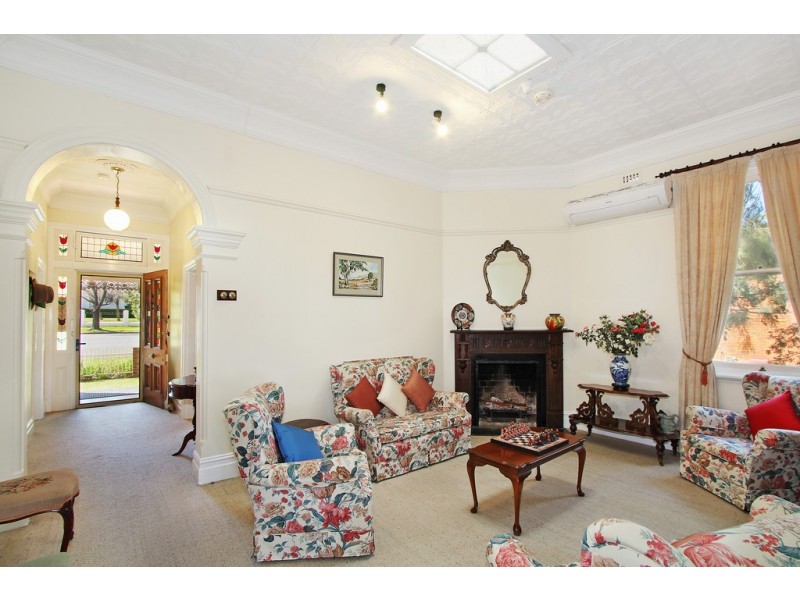 81 Carthage Street, Tamworth NSW 2340