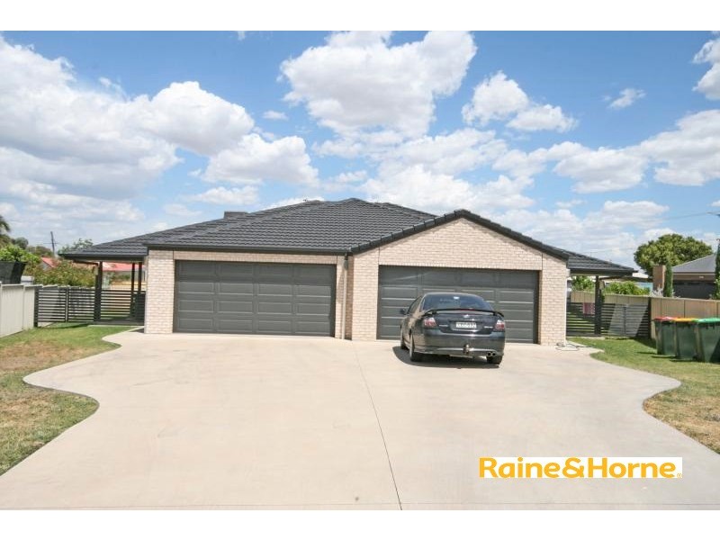 9 and 9a Mawson Close, Tamworth NSW 2340