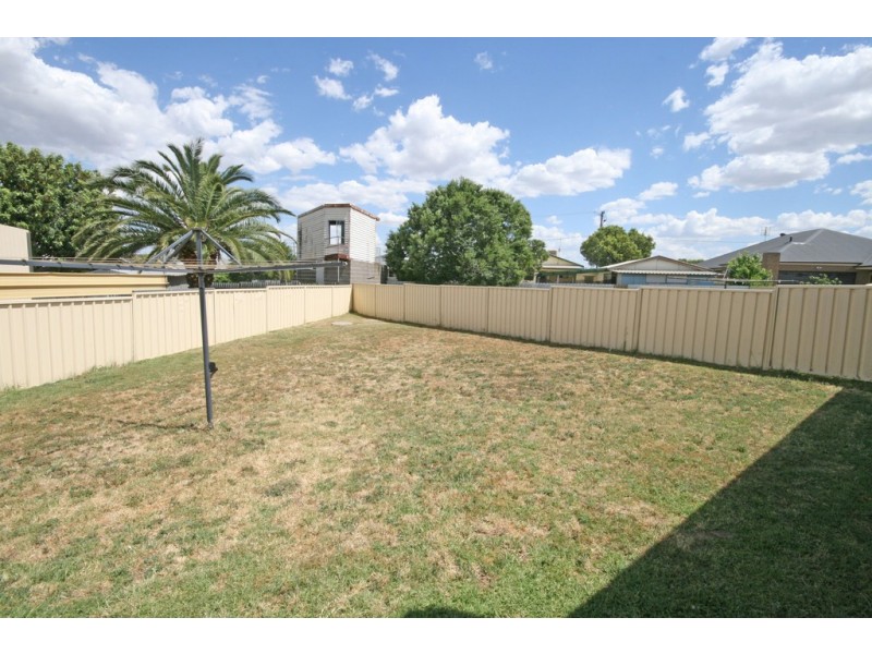 9 and 9a Mawson Close, Tamworth NSW 2340