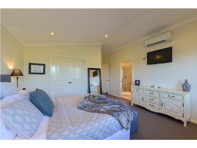 12 Bushland Ave, Tamworth NSW 2340