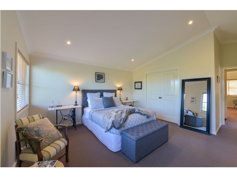 12 Bushland Ave, Tamworth NSW 2340