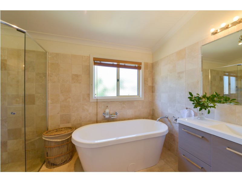 12 Bushland Ave, Tamworth NSW 2340