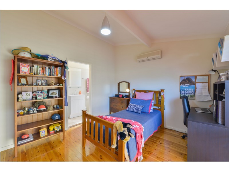 12 Bushland Ave, Tamworth NSW 2340
