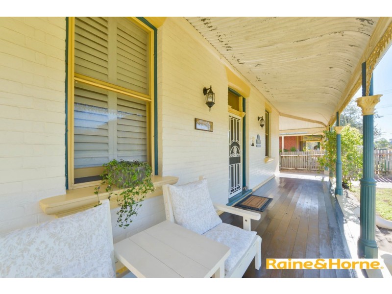 77 Carthage Street, Tamworth NSW 2340