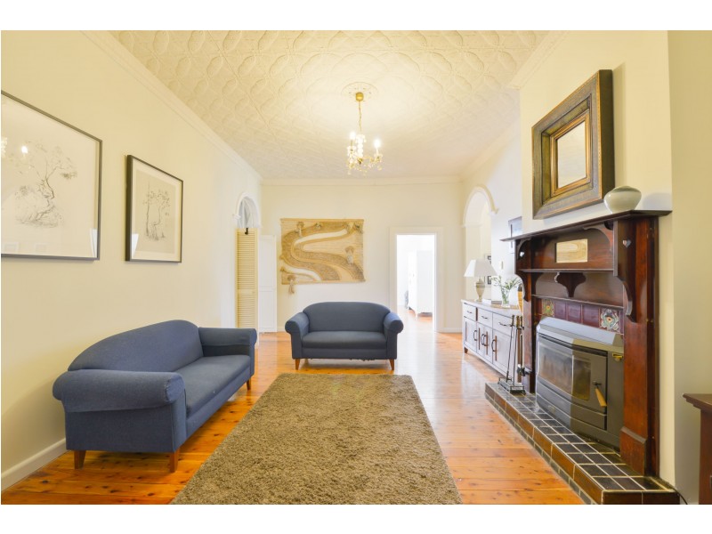 77 Carthage Street, Tamworth NSW 2340