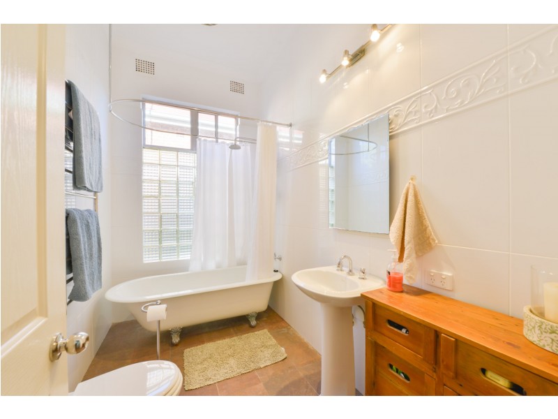 77 Carthage Street, Tamworth NSW 2340