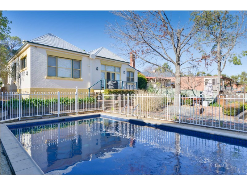 77 Carthage Street, Tamworth NSW 2340