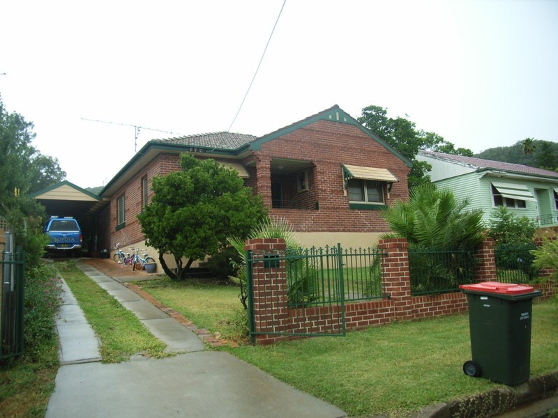 10 DOUGLAS AVENUE, Tamworth NSW 2340