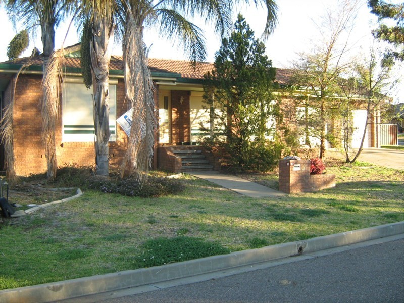 37 Kurrajong Street, Tamworth NSW 2340