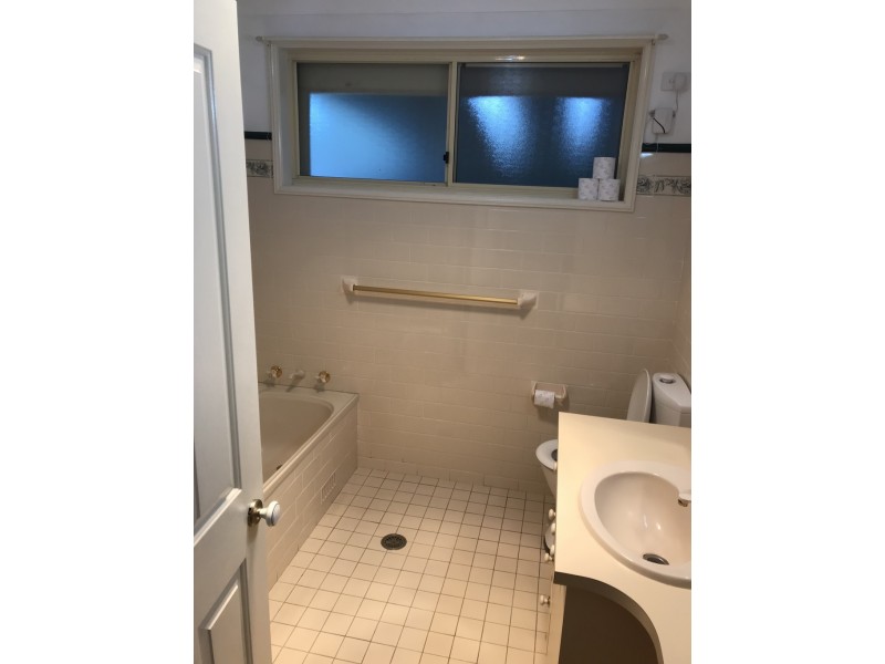 8B Dowell Avenue, Tamworth NSW 2340