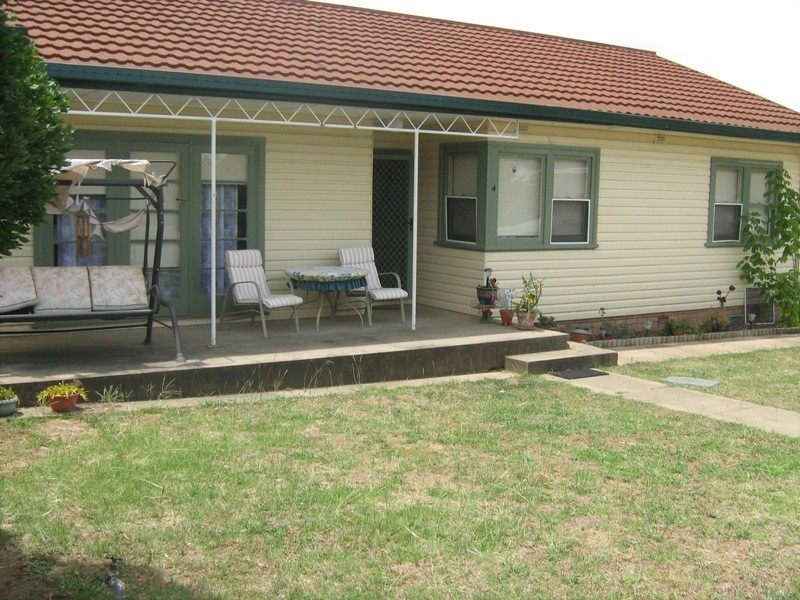 4 HEUGH STREET, Tamworth NSW 2340