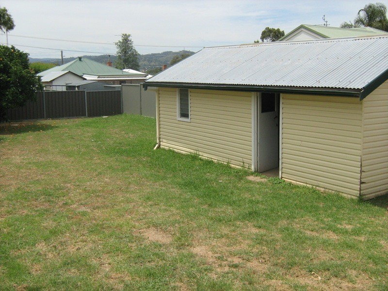 4 HEUGH STREET, Tamworth NSW 2340