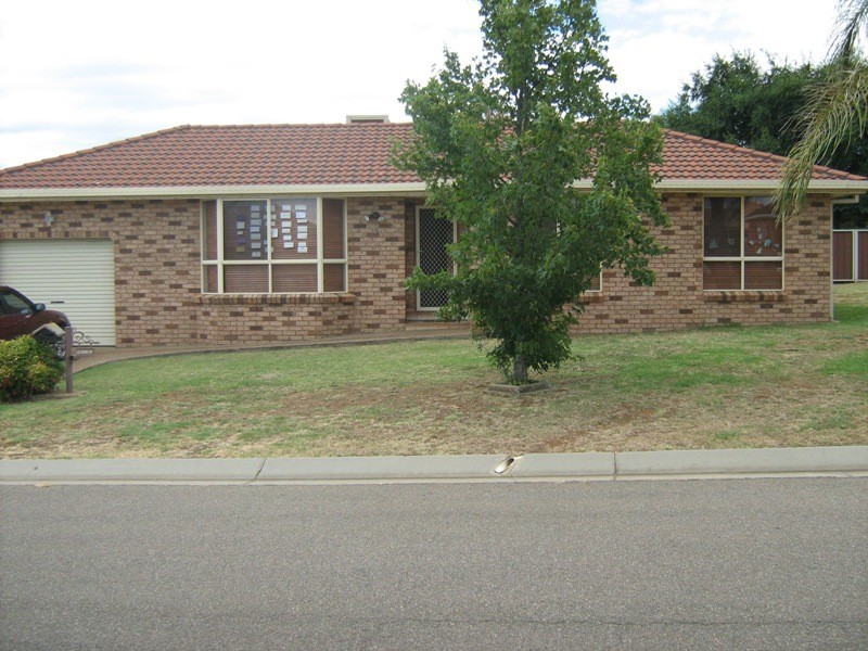 2 Heron Road, Tamworth NSW 2340