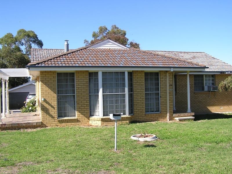 24 LAUREL STREET, Kootingal NSW 2352