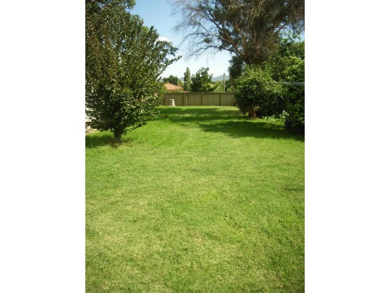 24 LAUREL STREET, Kootingal NSW 2352