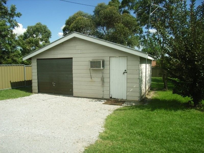 24 LAUREL STREET, Kootingal NSW 2352