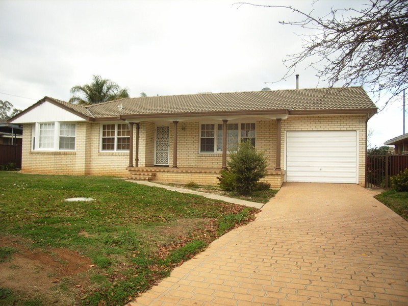 38 ARINYA STREET, Tamworth NSW 2340