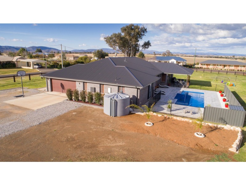 1 Garrison Court, Tamworth NSW 2340