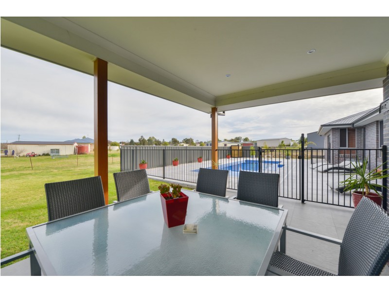 1 Garrison Court, Tamworth NSW 2340