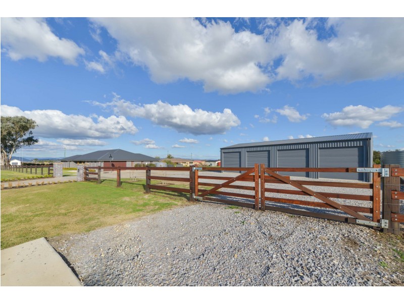 1 Garrison Court, Tamworth NSW 2340