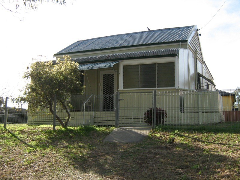 100 Piper Street, Tamworth NSW 2340