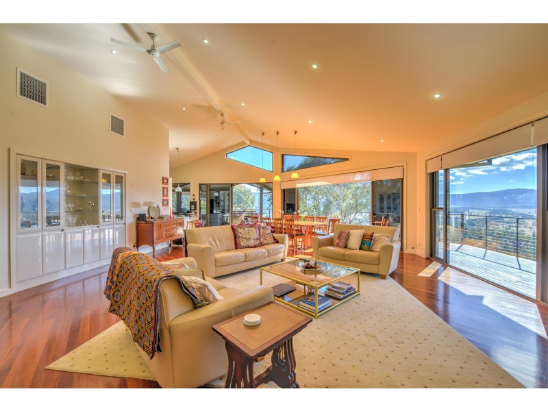 137 Catherine Way, Tamworth NSW 2340