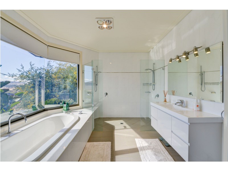 137 Catherine Way, Tamworth NSW 2340