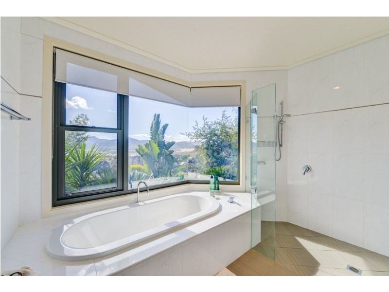 137 Catherine Way, Tamworth NSW 2340