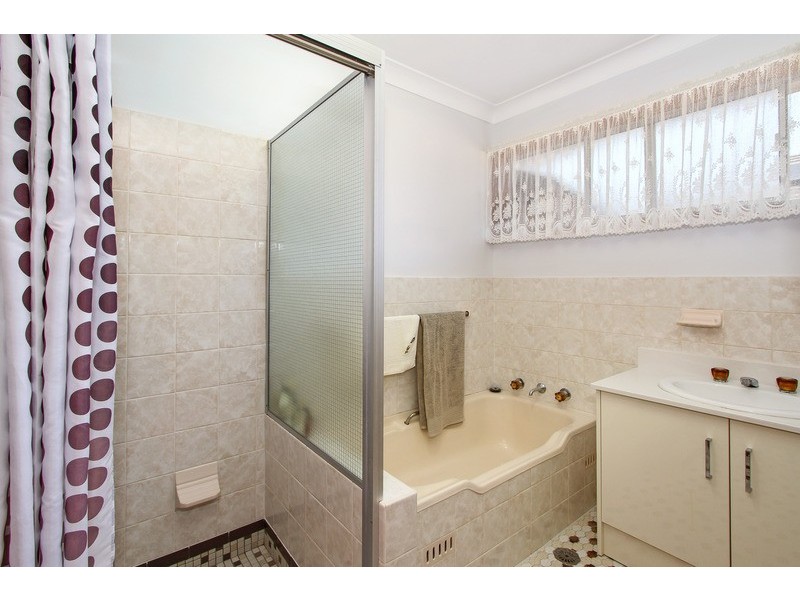 11 Wade Ave, Tamworth NSW 2340